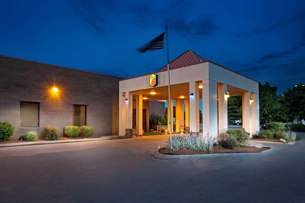 Super 8 By Wyndham Harrison Oh Hotel Exterior photo